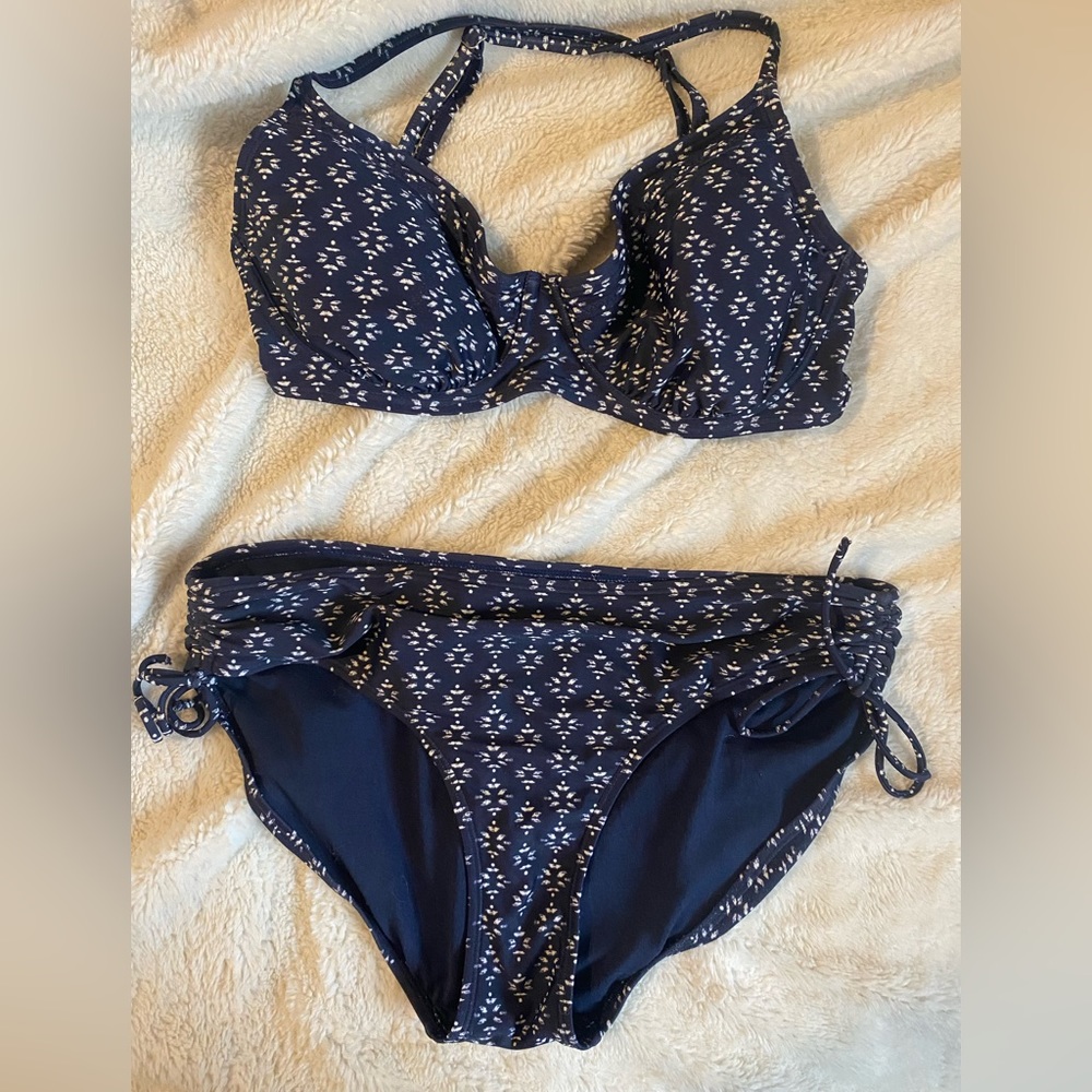 Athleta Navy Patterned Bikini set (Bottoms- M, Top- 34 D/DD)